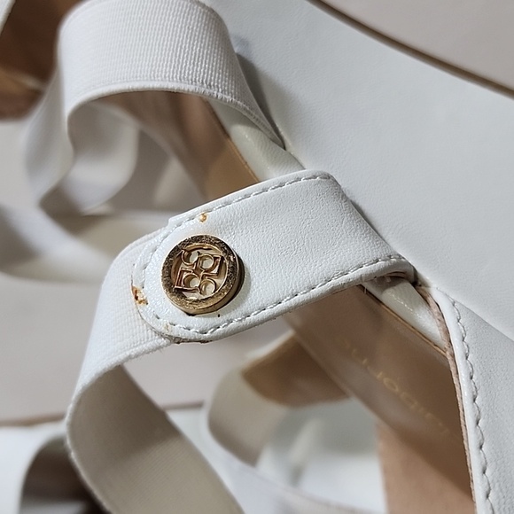 Liz Claiborne White Wedge Sandals/ 1OM - Picture 6 of 12